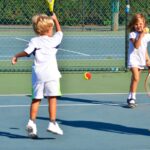 le service au tennis chez l'enfant